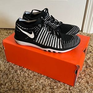 Womens Nike free transform flyknit size 8 black and white